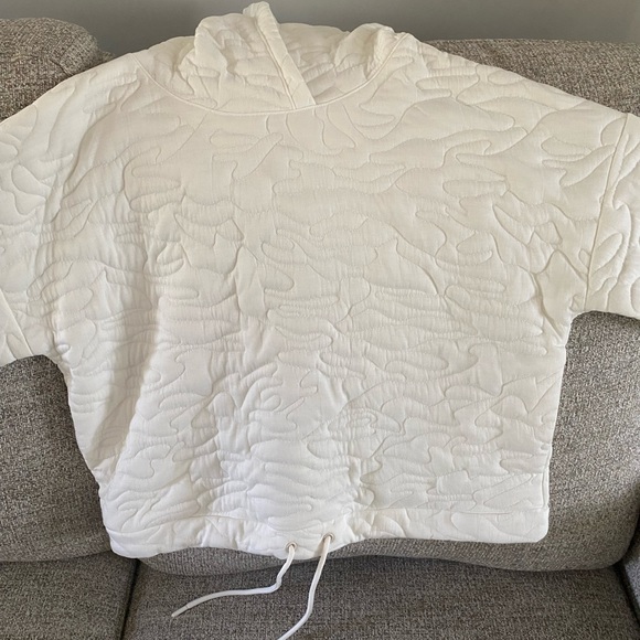 GAP Tops - ✨Cropped white sweatshirt! ✨✨ NEVER WORN! Super comfy!